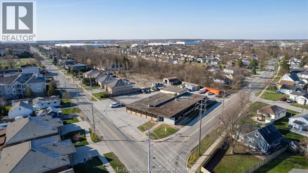 2545 PILLETTE ROAD Image 13