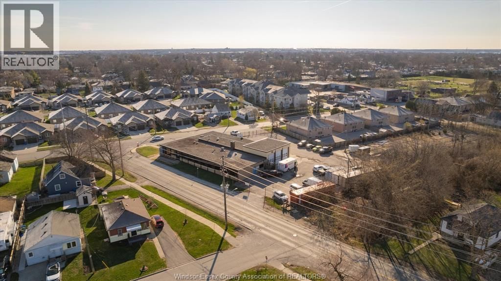 2545 PILLETTE ROAD Image 15