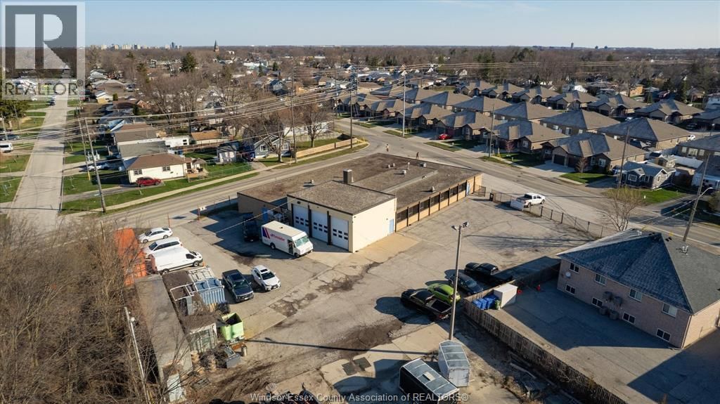 2545 PILLETTE ROAD Image 18