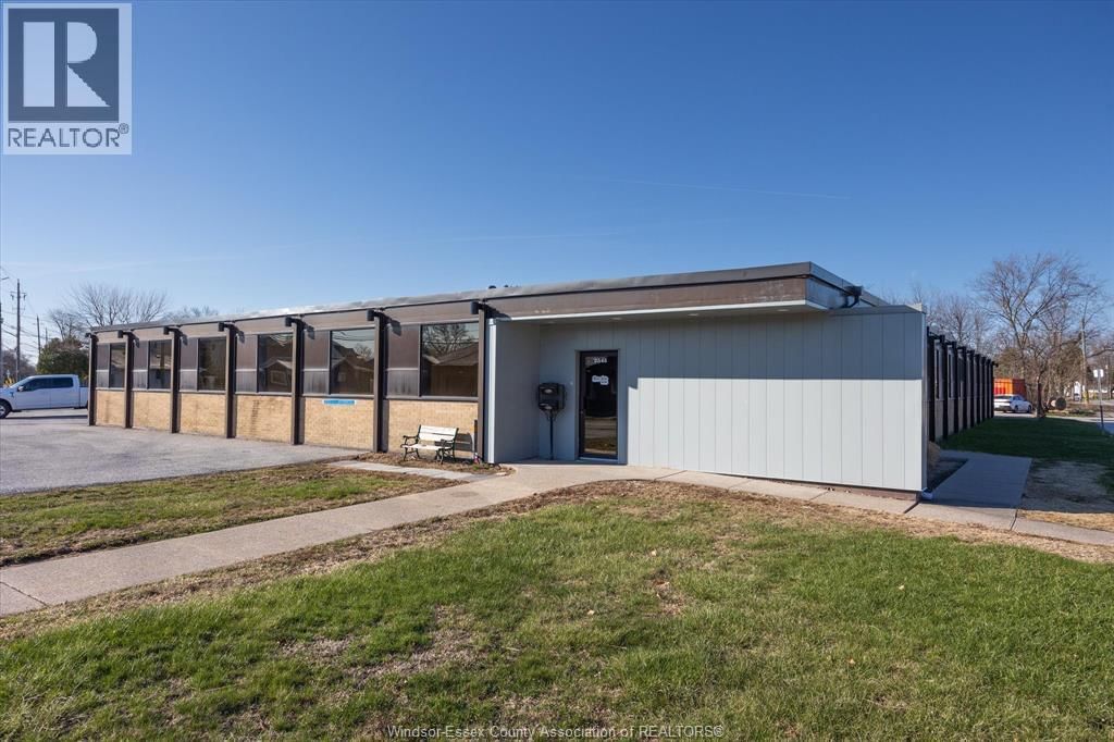 2545 PILLETTE ROAD Image 2