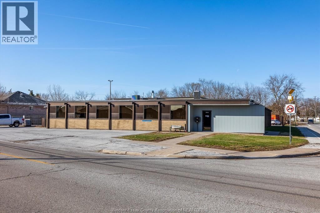 2545 PILLETTE ROAD Image 4