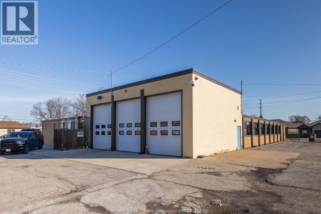 2545 PILLETTE ROAD Image 5