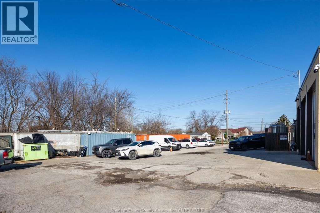 2545 PILLETTE ROAD Image 6