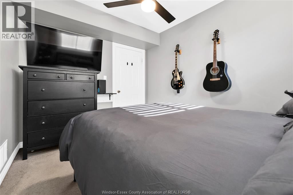 1832 VICKY CIRCLE Image 21