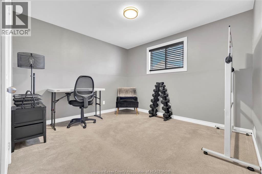 1832 VICKY CIRCLE Image 25