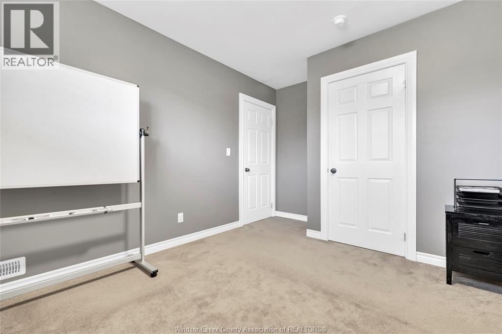 1832 VICKY CIRCLE Image 26