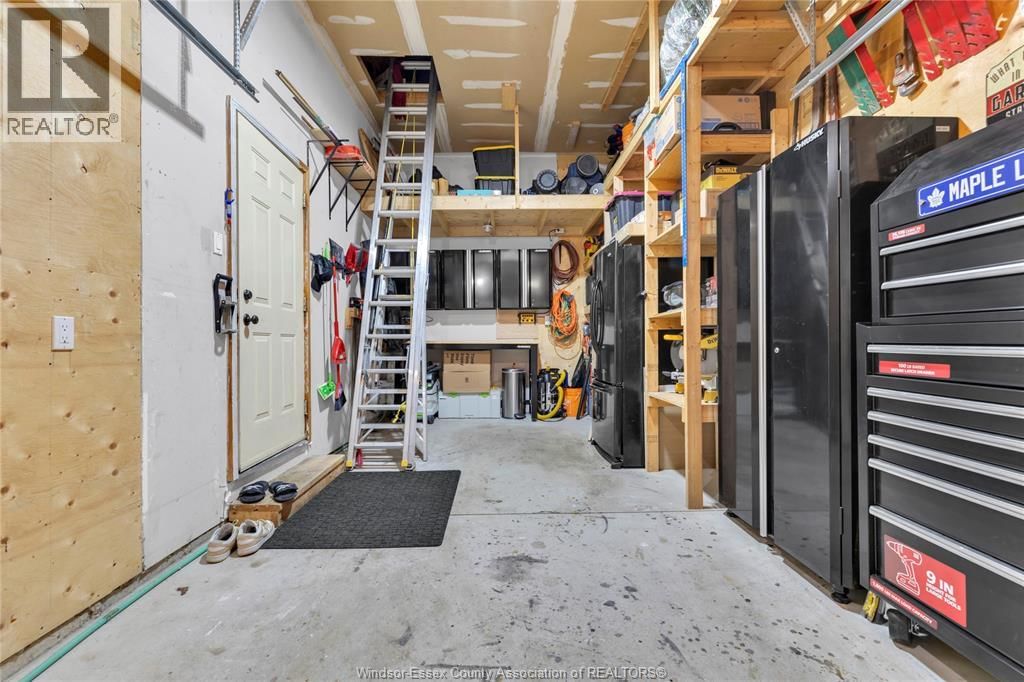 1832 VICKY CIRCLE Image 29