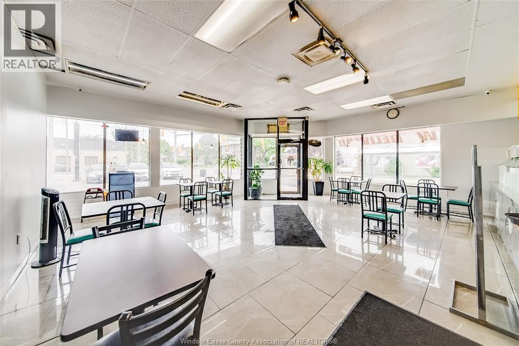 1705 WYANDOTTE STREET WEST Image 6