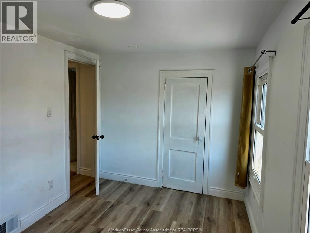 1126 LOUIS AVENUE Image 20