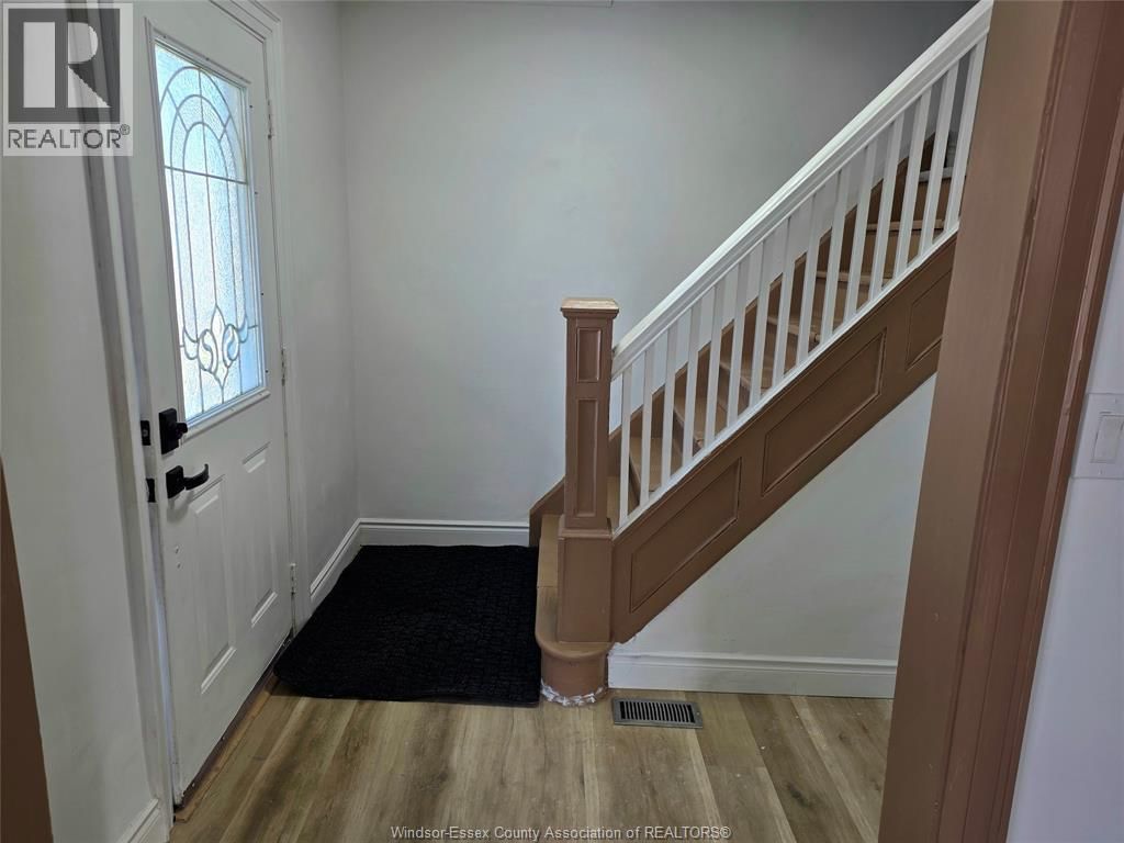 1126 LOUIS AVENUE Image 6