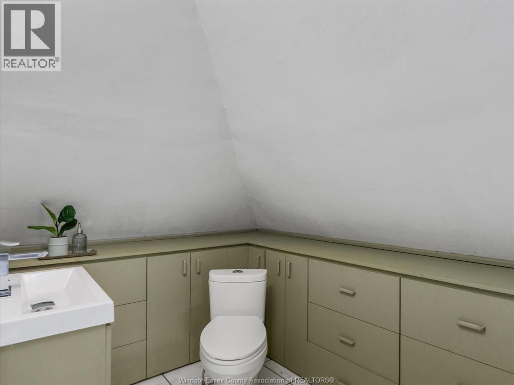 221 JOHN STREET EAST Image 27