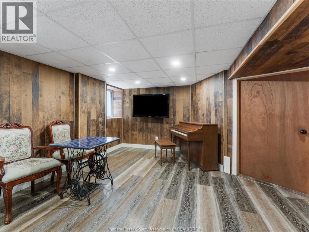 221 JOHN STREET EAST Image 31