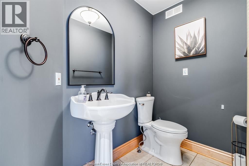 1951 BRIGDEN ROAD Image 16