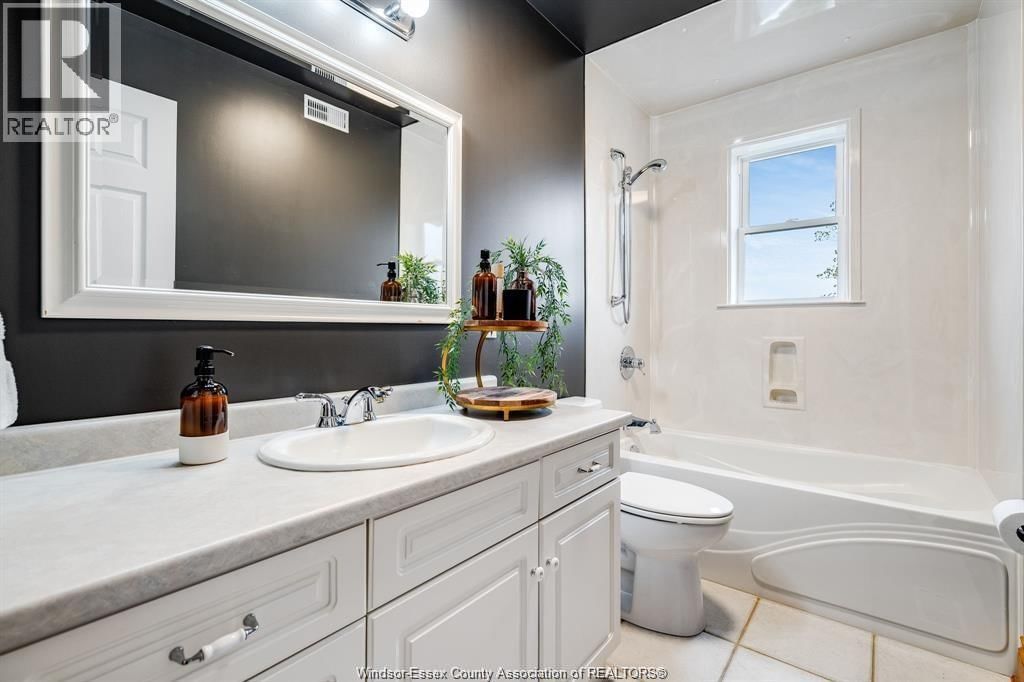 1951 BRIGDEN ROAD Image 25