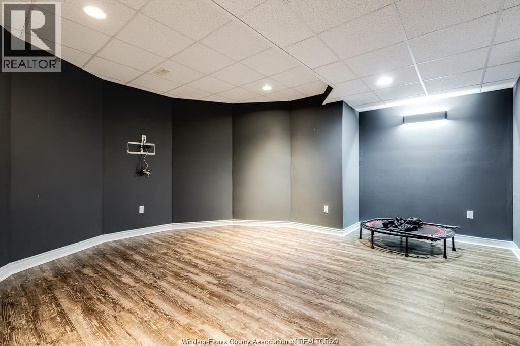 1951 BRIGDEN ROAD Image 30