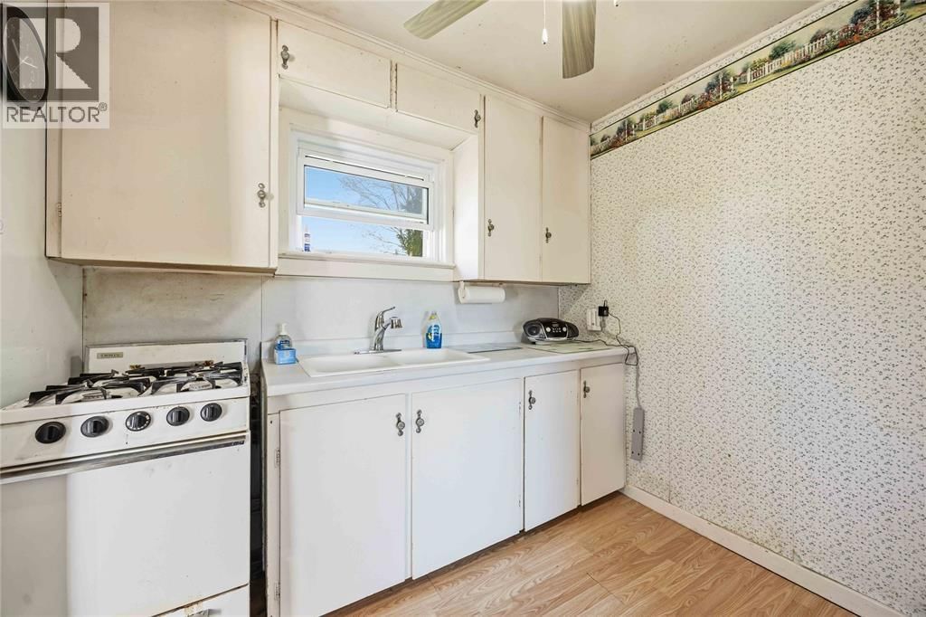 4460 PETROLIA LINE Image 10