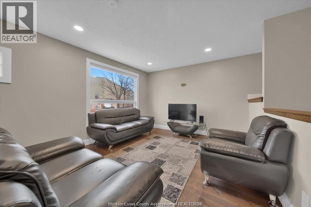 9940 FOREST GLADE COURT Image 12