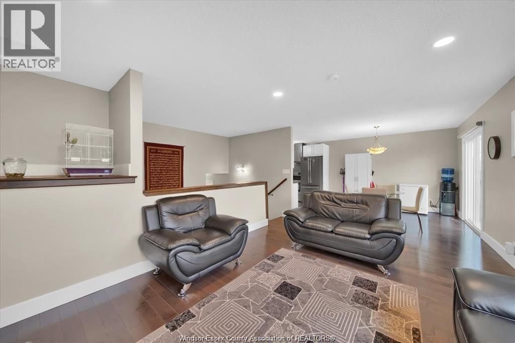 9940 FOREST GLADE COURT Image 13