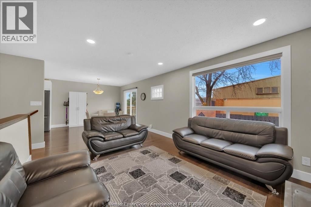 9940 FOREST GLADE COURT Image 14