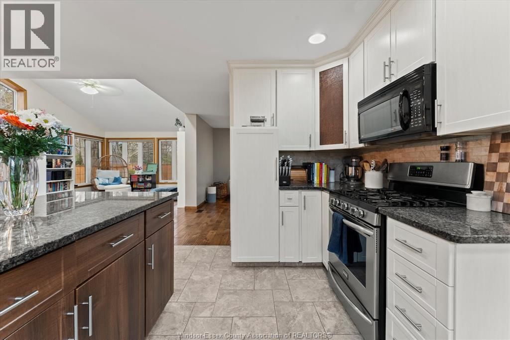 1691 MAPLEWOOD Image 17