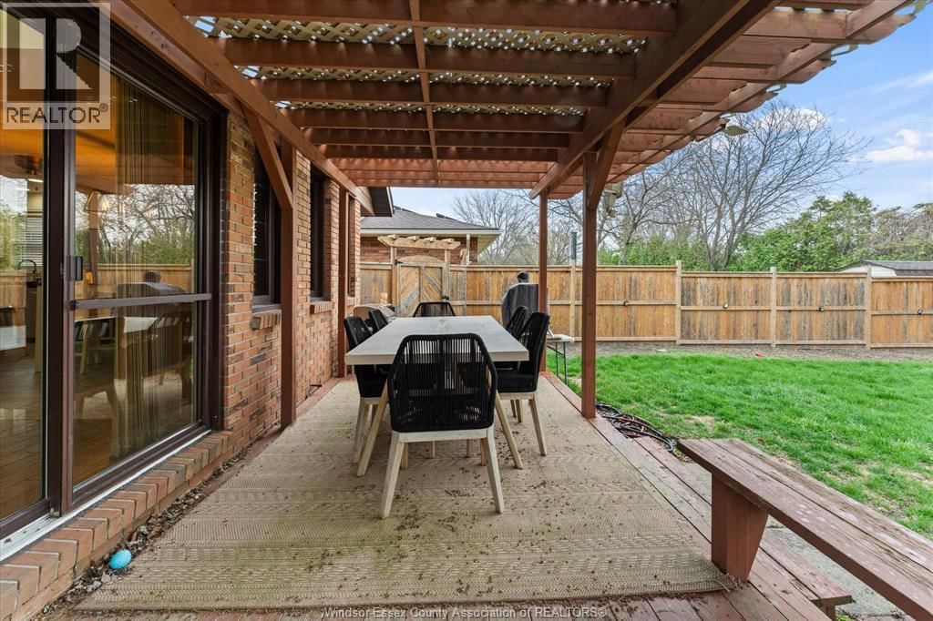 1691 MAPLEWOOD Image 29