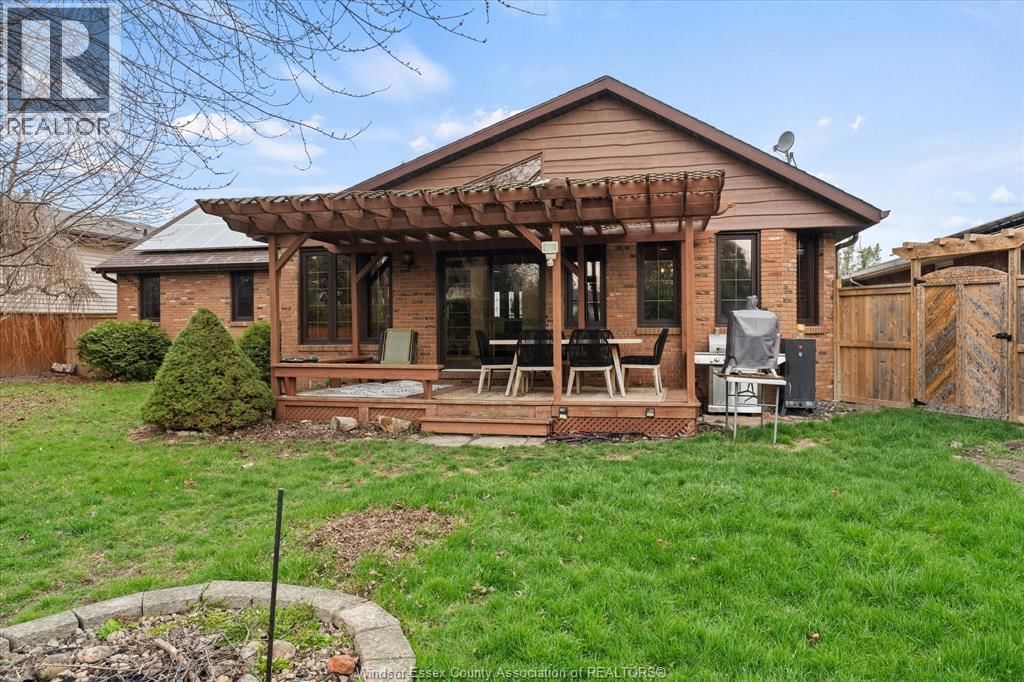 1691 MAPLEWOOD Image 33