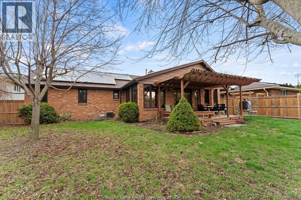 1691 MAPLEWOOD Image 34