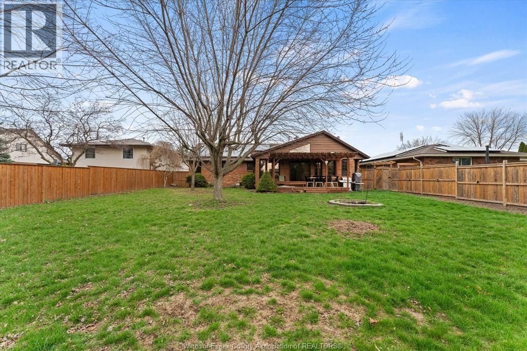 1691 MAPLEWOOD Image 35