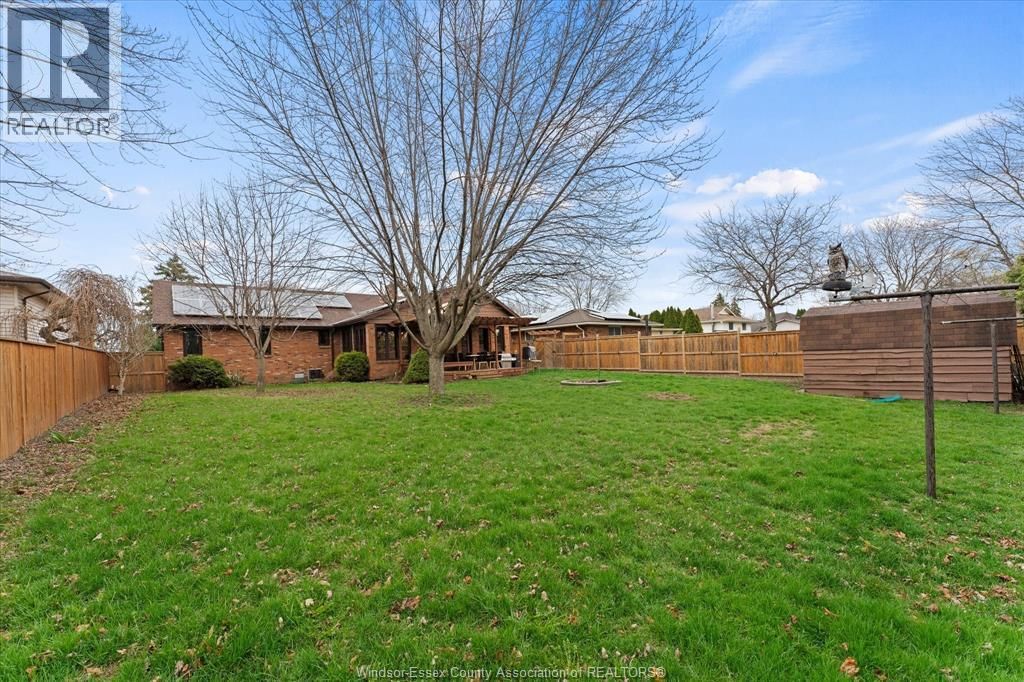 1691 MAPLEWOOD Image 36