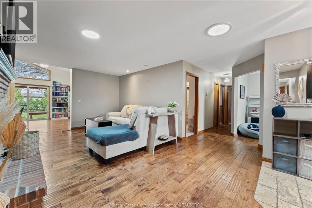 1691 MAPLEWOOD Image 7