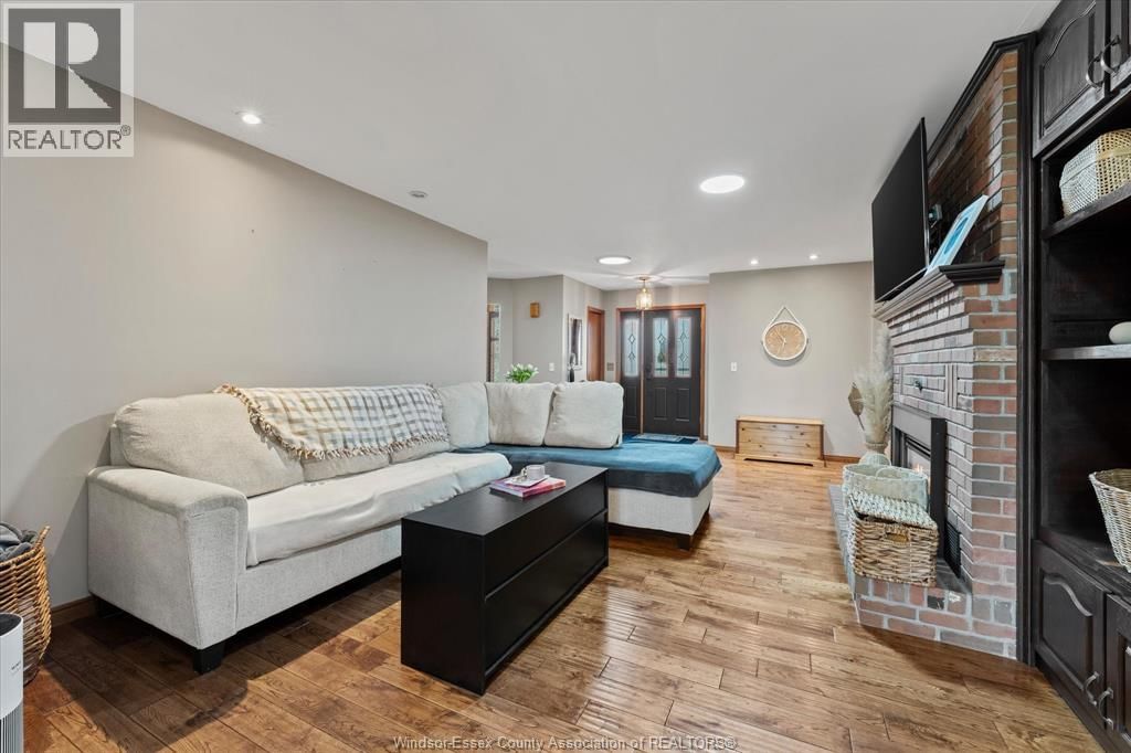 1691 MAPLEWOOD Image 8