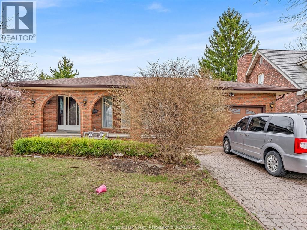 2880 ST. CLAIR AVENUE Image 1