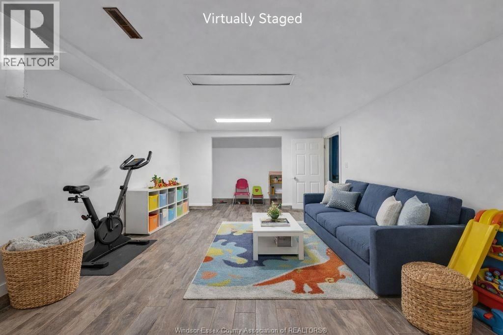 2880 ST. CLAIR AVENUE Image 14