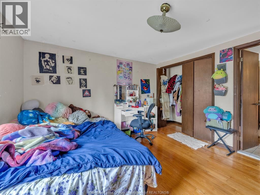 2880 ST. CLAIR AVENUE Image 15