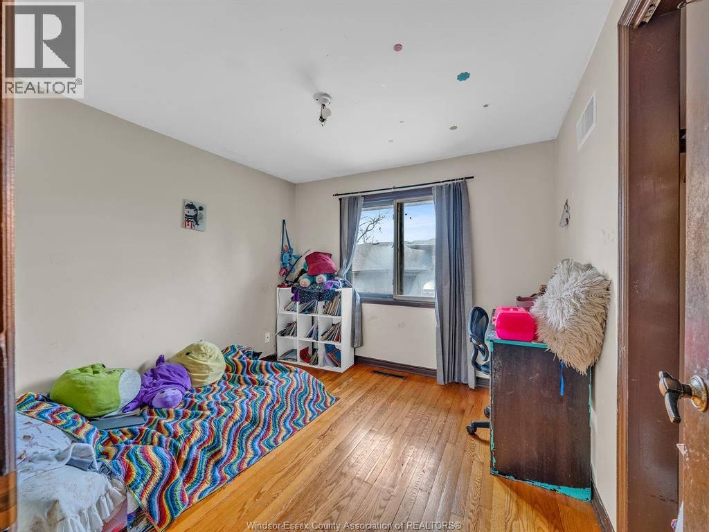 2880 ST. CLAIR AVENUE Image 17