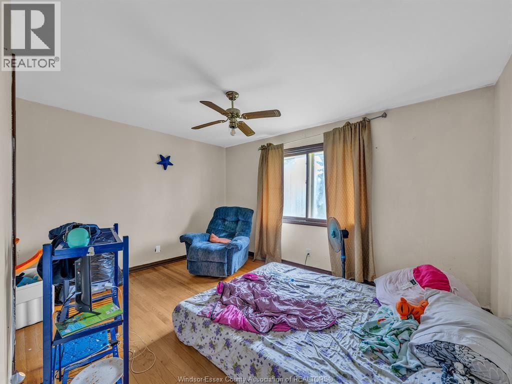 2880 ST. CLAIR AVENUE Image 19