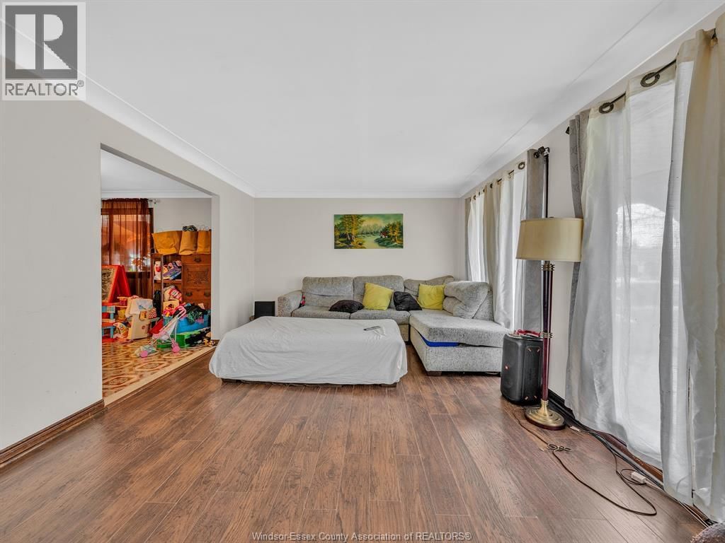 2880 ST. CLAIR AVENUE Image 2