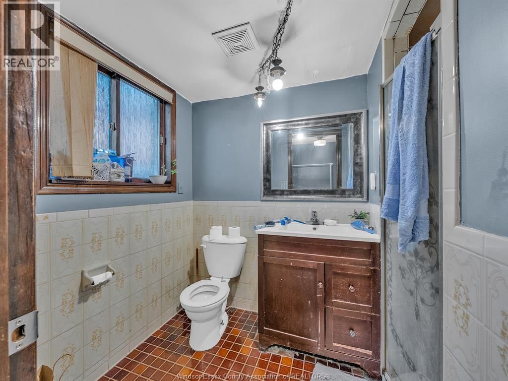 2880 ST. CLAIR AVENUE Image 22