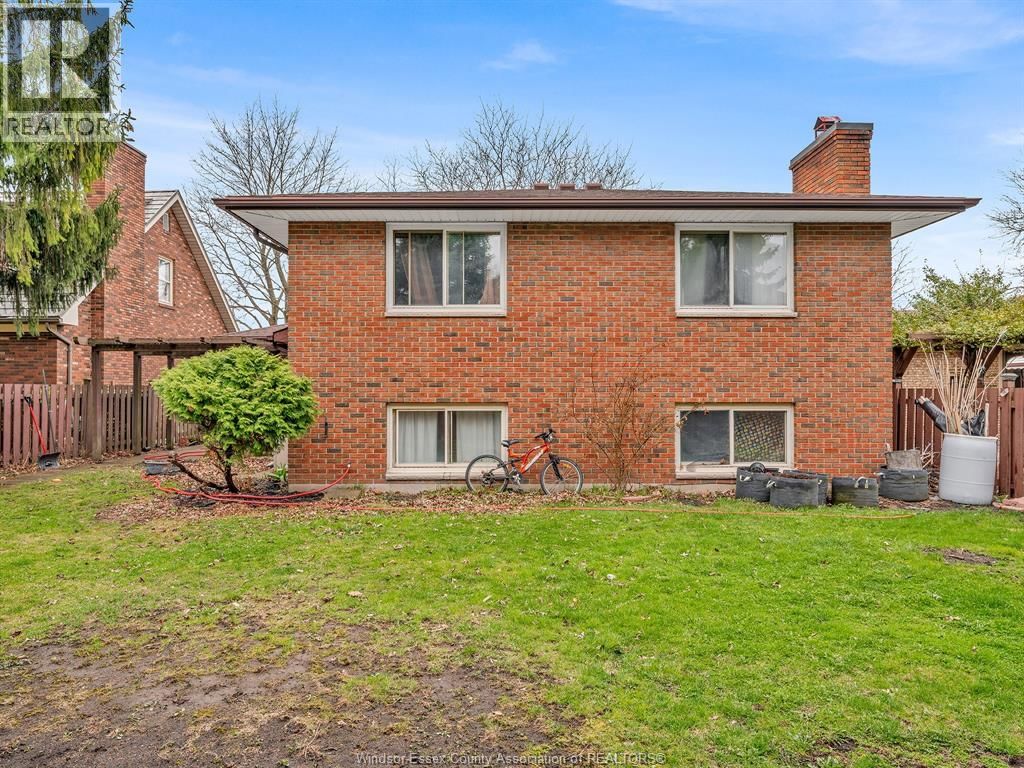 2880 ST. CLAIR AVENUE Image 25