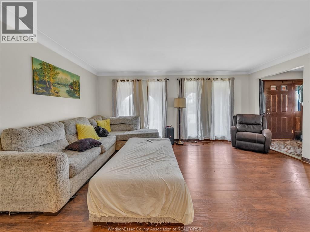 2880 ST. CLAIR AVENUE Image 4