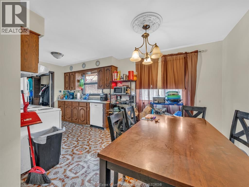 2880 ST. CLAIR AVENUE Image 6