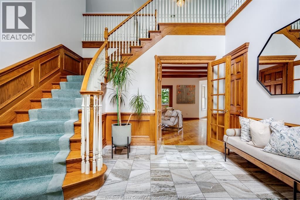 323 TALBOT STREET SOUTH Image 10