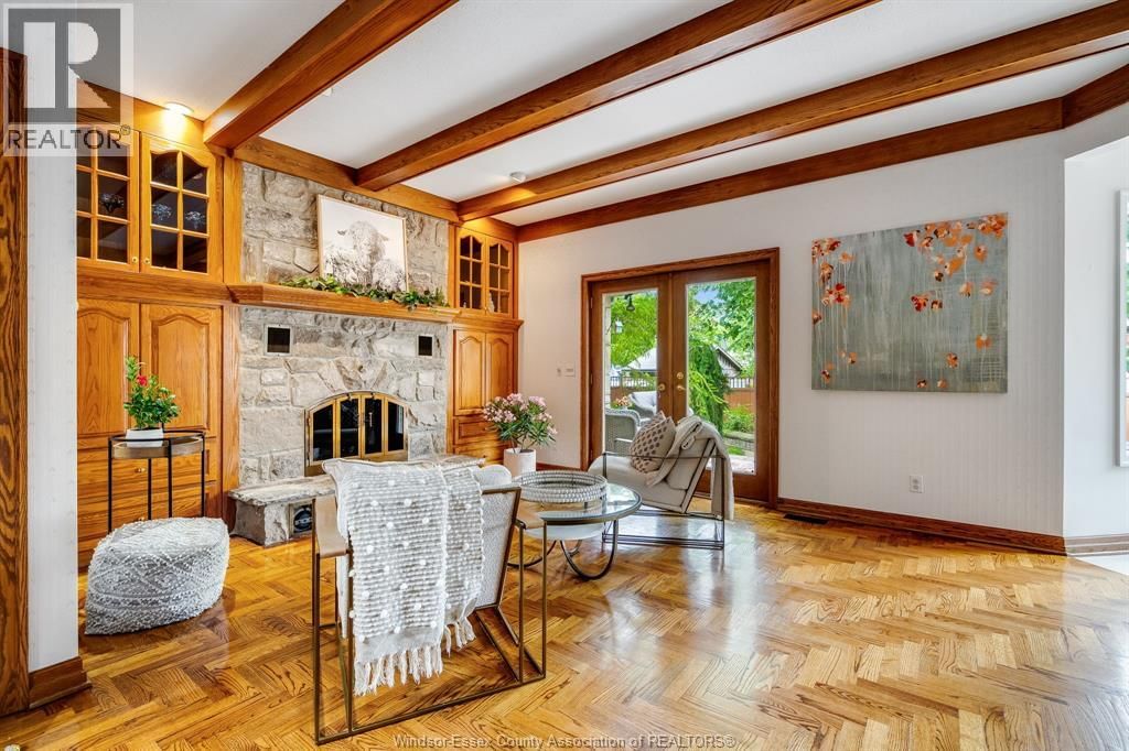 323 TALBOT STREET SOUTH Image 13