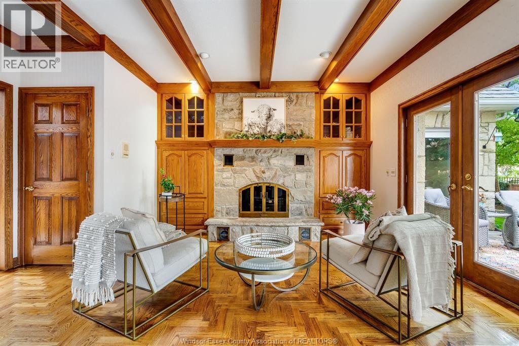 323 TALBOT STREET SOUTH Image 14