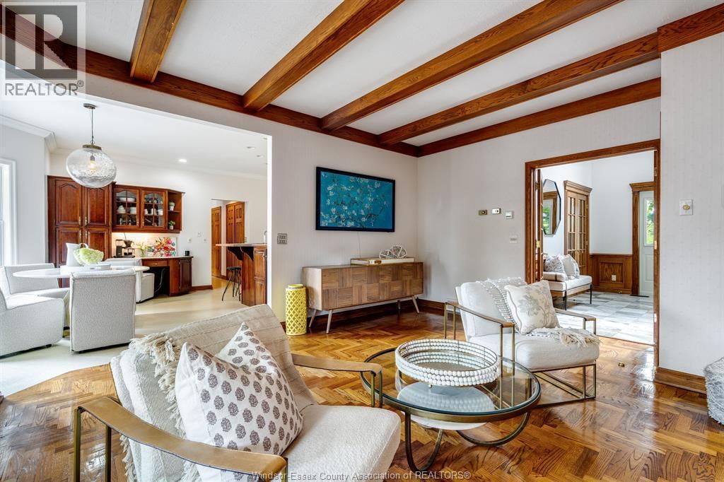 323 TALBOT STREET SOUTH Image 15