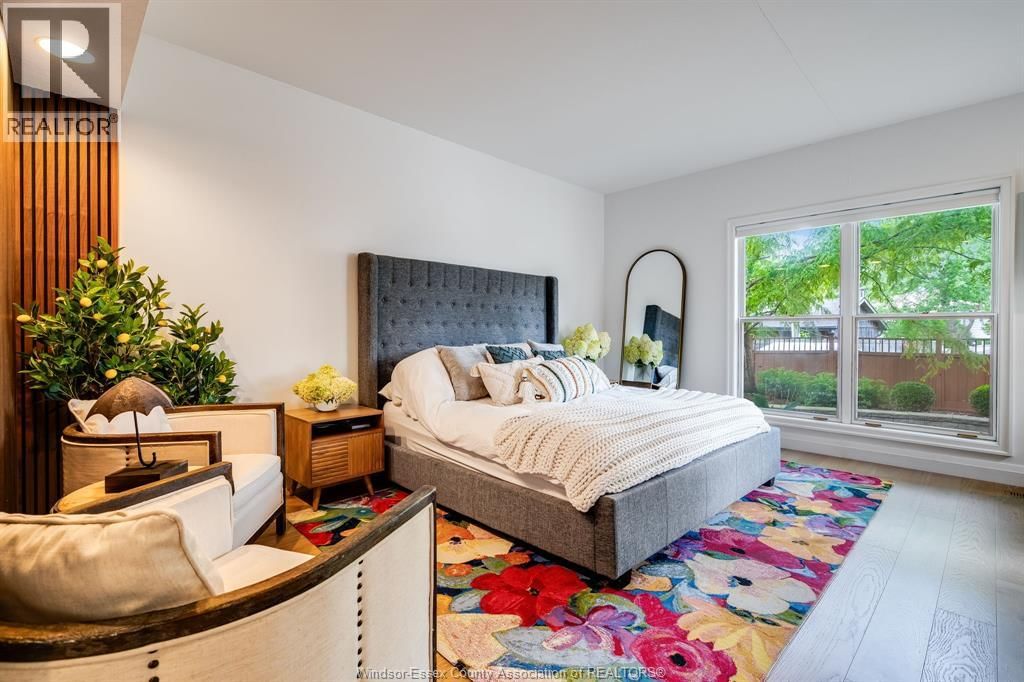 323 TALBOT STREET SOUTH Image 16