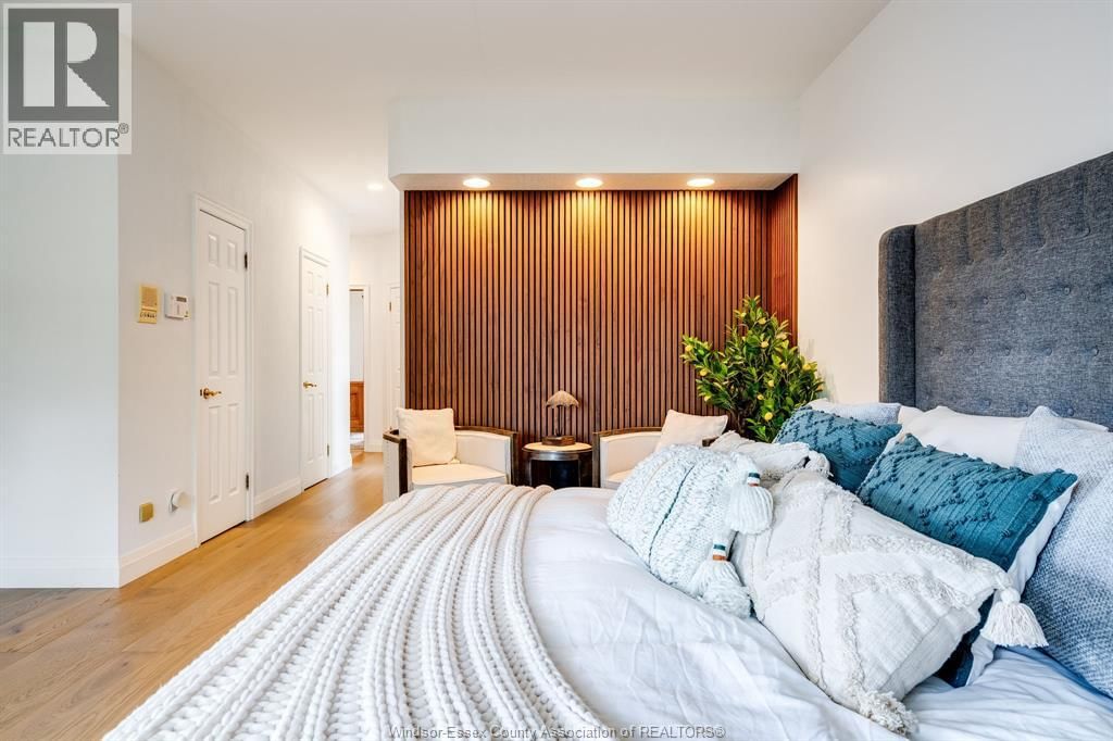 323 TALBOT STREET SOUTH Image 17