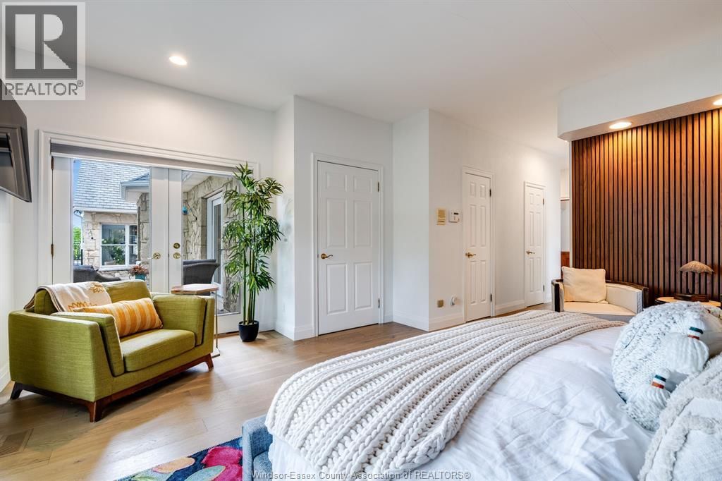 323 TALBOT STREET SOUTH Image 18