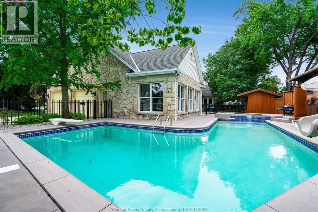 323 TALBOT STREET SOUTH Image 2