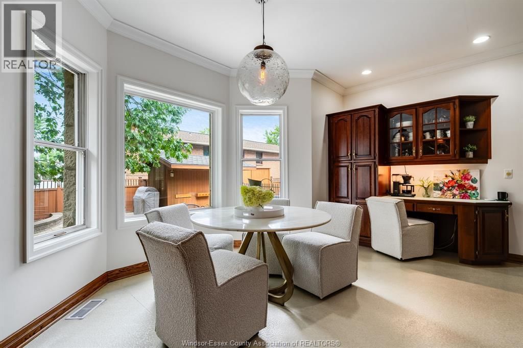 323 TALBOT STREET SOUTH Image 20